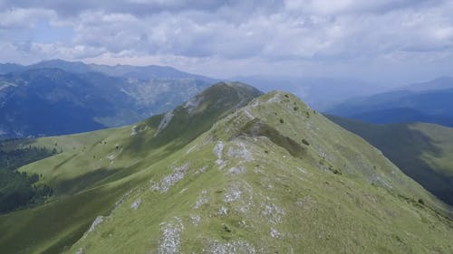 有关天性, 山, 从上面的免费素材视频