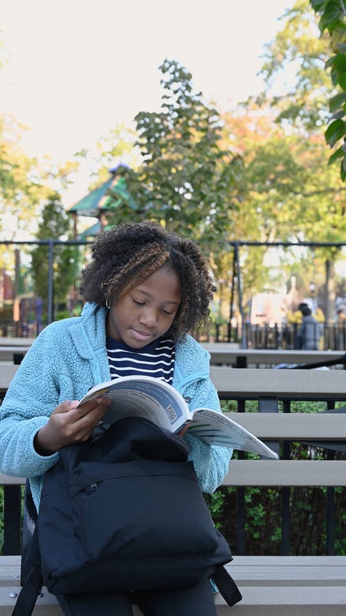 有关垂直视频, 女孩, 学校的免费素材视频