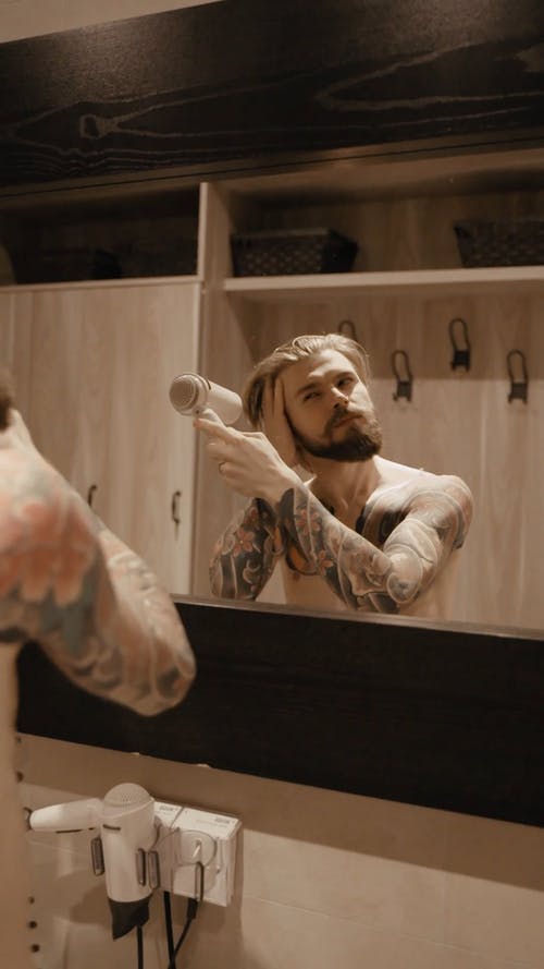 有关人, 反射, 垂直视频的免费素材视频