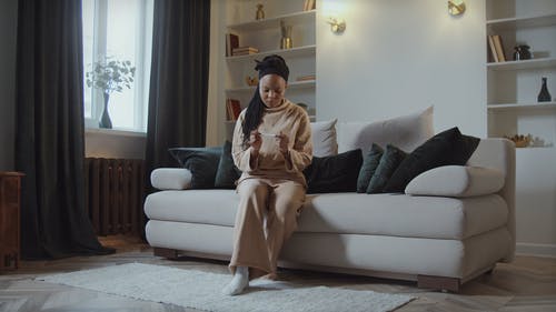 有关反应, 吃惊, 在家的免费素材视频