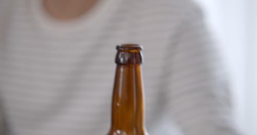 有关人, 啤酒, 啤酒瓶的免费素材视频