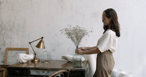 有关女人, 安排, 室内的免费素材视频