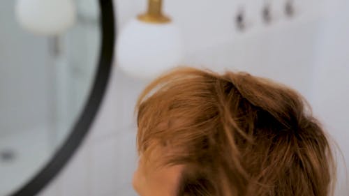 有关乾燥, 刷牙, 发刷的免费素材视频