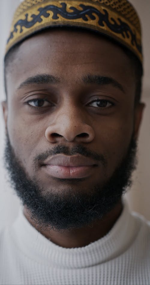 有关人, 垂直视频, 看着相机的免费素材视频