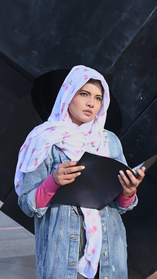 有关垂直视频, 女人, 微笑的免费素材视频