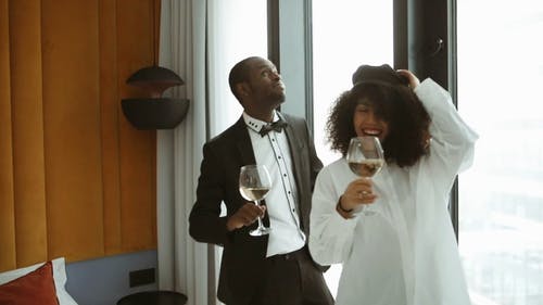 有关一对, 一杯酒, 人的免费素材视频