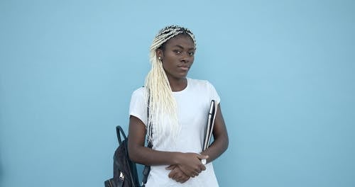 有关女人, 宝贝蓝色背景, 室内的免费素材视频