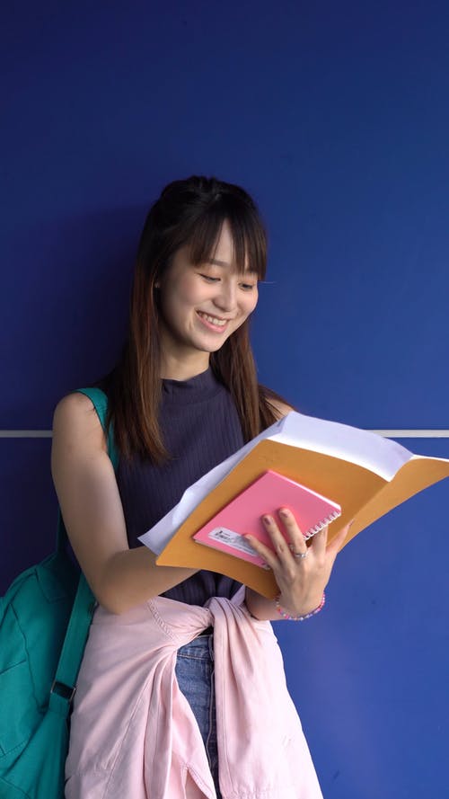 有关垂直视频, 女人, 学生的免费素材视频