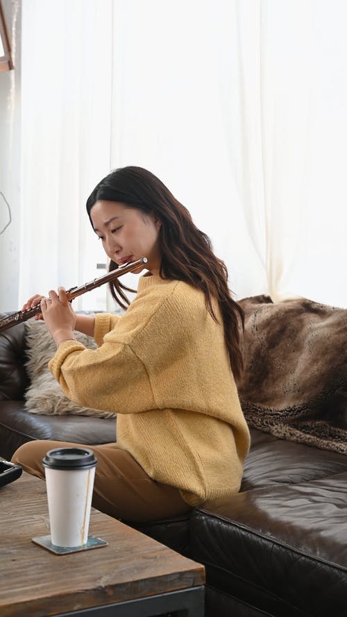 有关＃室内, 吹, 咖啡色头发的女人的免费素材视频