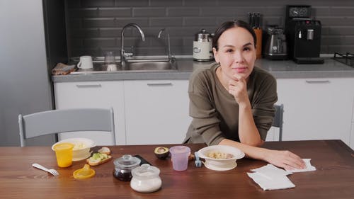 有关＃室内, 公寓, 女人的免费素材视频