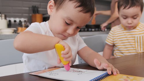 有关＃室内, 兄弟, 儿童的免费素材视频