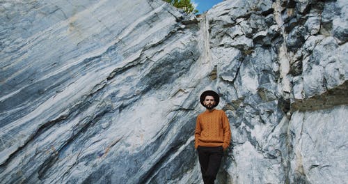 有关人, 岩石, 岩石形成的免费素材视频