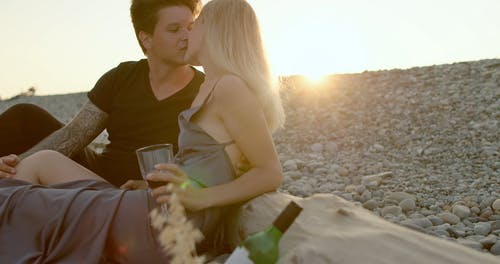 有关一对, 人, 坐的免费素材视频