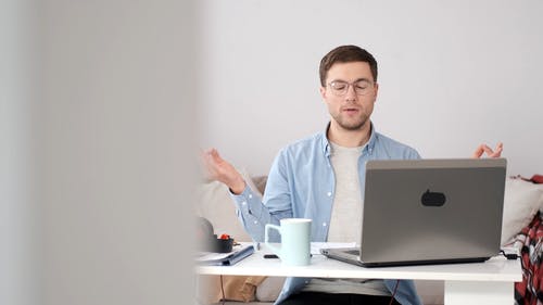 有关一杯咖啡, 冥想, 在家的免费素材视频