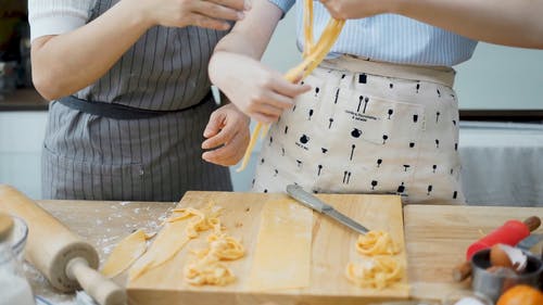 有关备餐, 刀, 围裙的免费素材视频