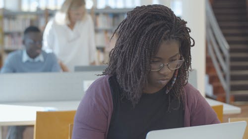 有关互联网, 内部, 图书馆的免费素材视频