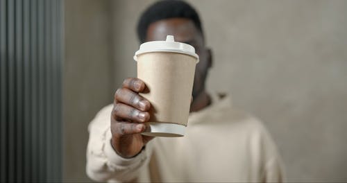 有关一次性杯子, 专注, 抓住的免费素材视频