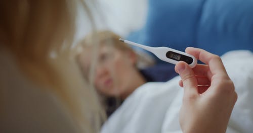 有关不适, 发热, 女孩的免费素材视频