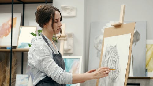 有关女人, 室内, 帆布的免费素材视频