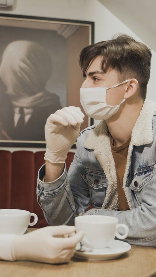 有关covid-19, 一杯咖啡, 乳胶手套的免费素材视频