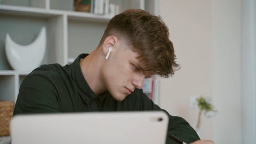 有关earpods, 分配, 功课的免费素材视频