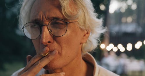 有关人, 户外, 抽烟的免费素材视频