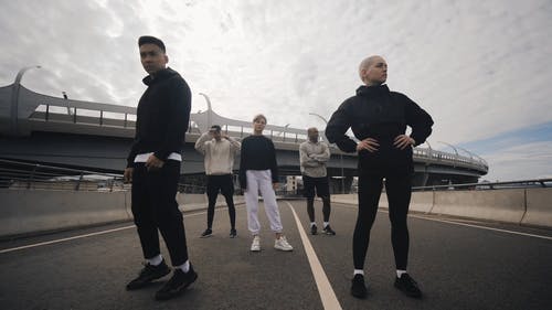 有关一组工作人员, 一起, 低角度视图的免费素材视频