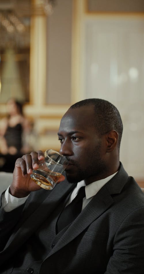 有关坐, 垂直视频, 套装的免费素材视频