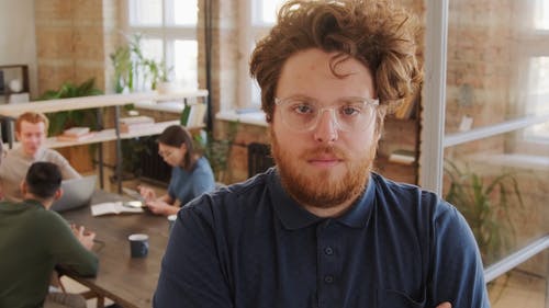 有关严肃, 坐, 多样化的免费素材视频