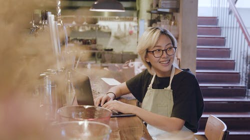 有关商量, 女性, 室内的免费素材视频