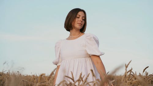 有关咖啡色头发的女人, 女人, 幸福的免费素材视频