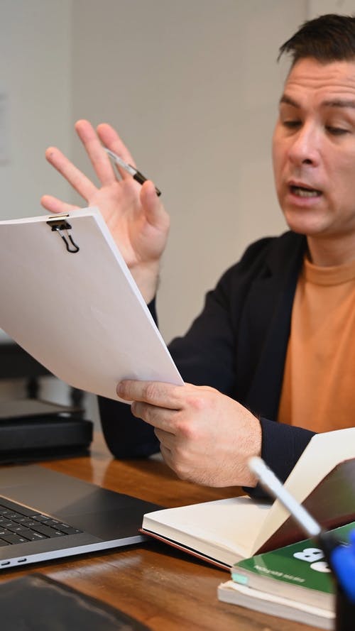 有关在线课程, 垂直, 学生的免费素材视频