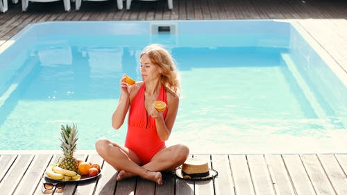 有关刺青的, 吃, 坐的免费素材视频