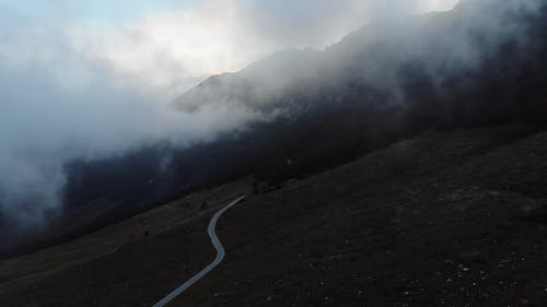 有关山, 巷道, 从上面的免费素材视频