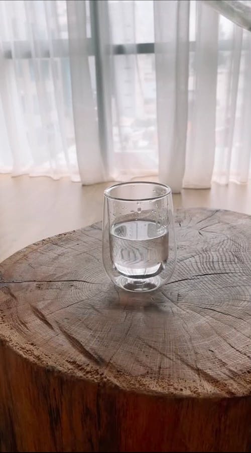 有关一杯水, 倒水, 倾注的免费素材视频