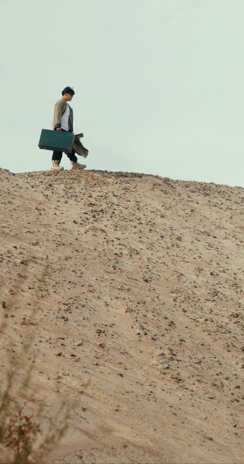 有关人, 公事包, 垂直视频的免费素材视频