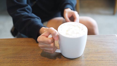 有关一杯咖啡, 乳液, 卡布奇诺的免费素材视频
