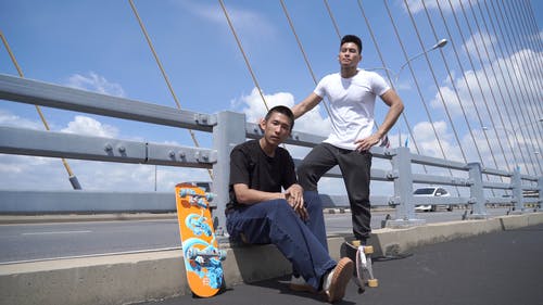 有关坐, 城市背景, 年轻人的免费素材视频