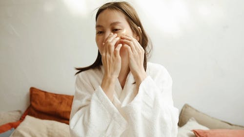 有关人, 在眼罩下, 涂抺的免费素材视频