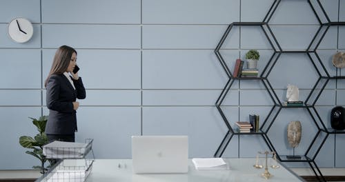 有关MacBook, 上班服, 室内的免费素材视频