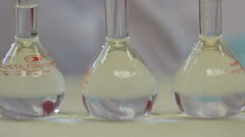 有关化学, 实验室玻璃器皿, 容量瓶的免费素材视频