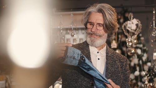 有关人, 圣诞季节, 圣诞袜的免费素材视频