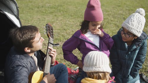 有关冬衣, 吉他, 唱歌的免费素材视频