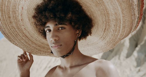 有关半裸, 宽边帽, 山的免费素材视频