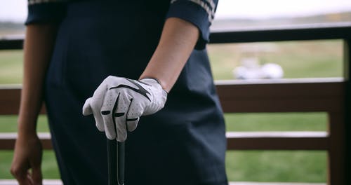 有关手, 栏杆, 武器的免费素材视频