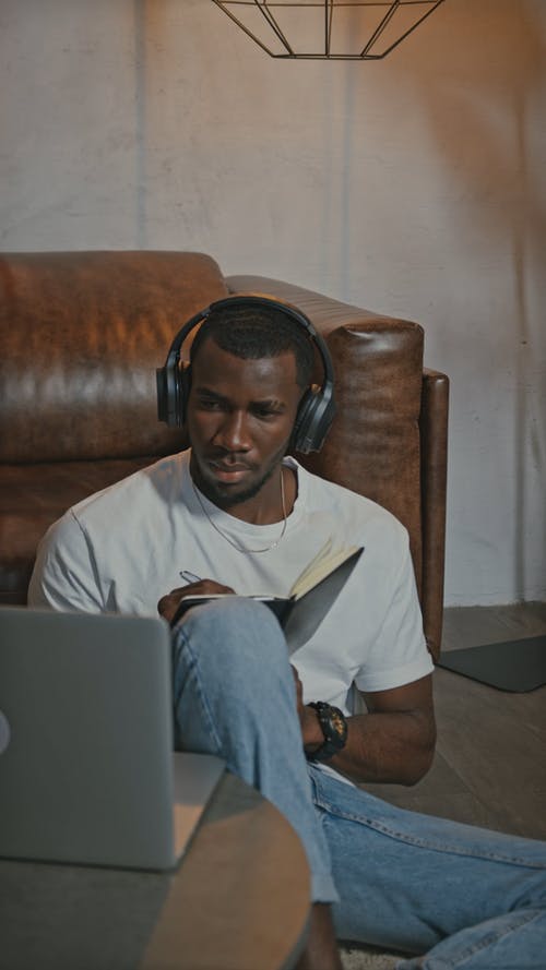 有关人, 在家工作, 在线学习的免费素材视频