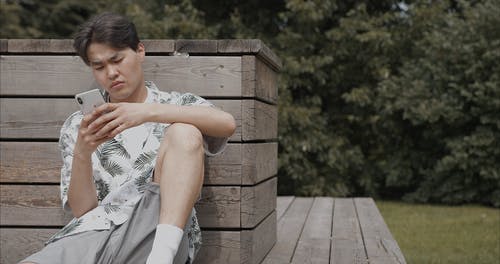 有关互联网, 休闲装, 公园的免费素材视频