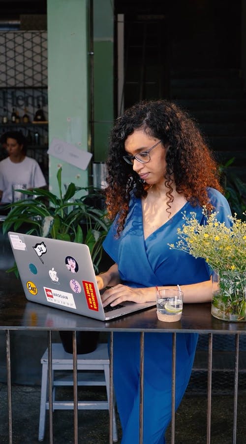 有关垂直视频, 女人, 工作的的免费素材视频