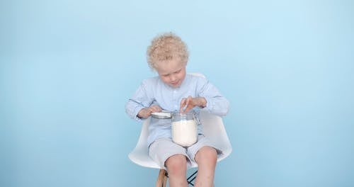 有关口感, 可爱, 坐的免费素材视频