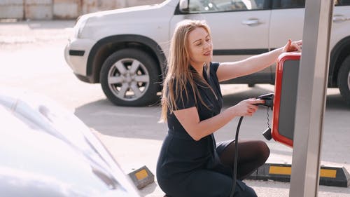 有关停放的汽车, 停车场, 充电站的免费素材视频